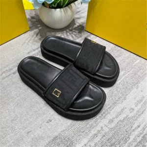 Sandalia FENDI