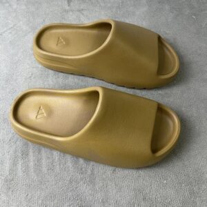 chanclas Yeezy Slide