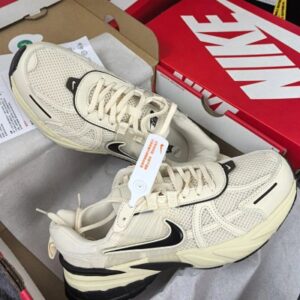 Nike V2k Run blanco y negro