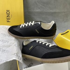 Calzado FENDI en cuero