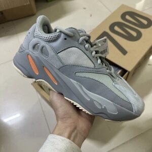 Yeezy boost 700 Inercia