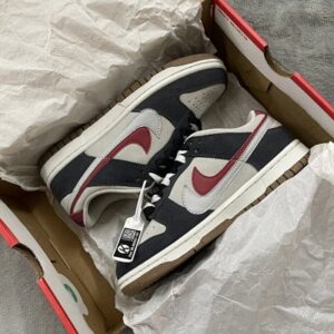 Nike SB Dunk bajo de skate blanca y roja
