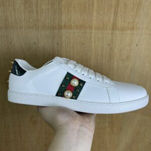 GUCCI Ace, con clavos