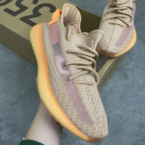 Yeezy Boost 350 V2 "Clay" en color rojo tierra