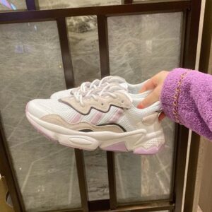 Adidas Originals en color blanco y púrpura