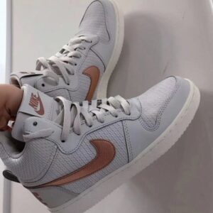 Nike Court Borough Mid blanco y dorado, tallas 36-44