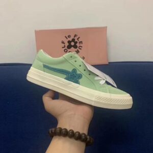 Zapatillas de lona de la colaboración de Converse One Star con flores