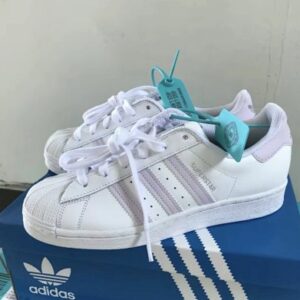 Adidas Originals Superstar en color lavanda