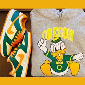 Nike Dunk SB Low de color verde y naranja con diseño de Pato Donald