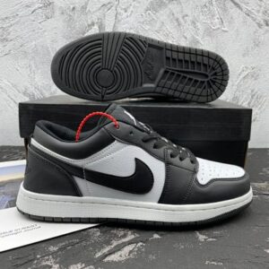 Nike Air Jordan 1 Low negras y blancas