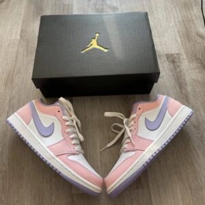 Nike AJ1 low virales en colores rosa, blanco y púrpura