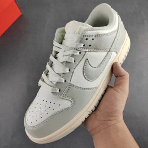 Nike Dunk Low "Light Bone" en color hueso puro