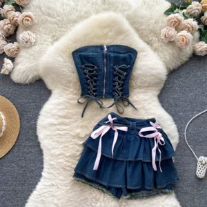 Conjunto de vaquero, top sin mangas con tiras al estilo francés y falda corta de cintura alta