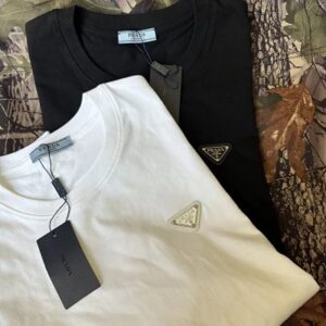 Camiseta de manga corta con logo tridimensional de Prada, edición limitada